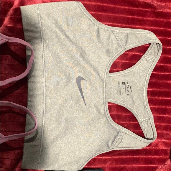 Selling 6 sports bras in perfect condition. - Picture 3 of 8